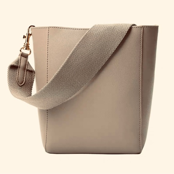 Brand New Beige Shoulder PV Leather Bag - Picture 4 of 5